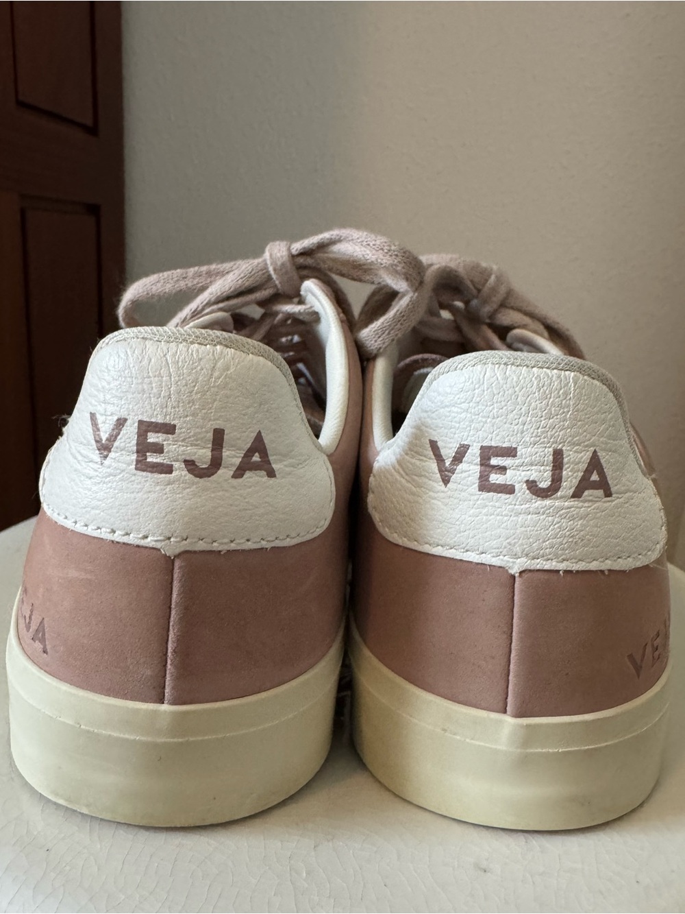 Veja Pink Leather Low-Top Sneakers with White V - Picture 4 of 5